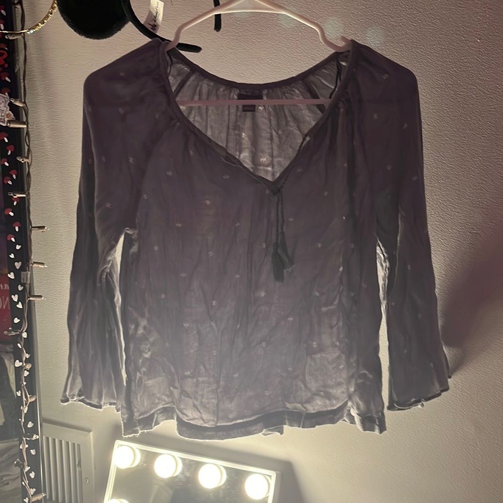 gray aerie top with tassles and 3/4 sleeve with white decal all over